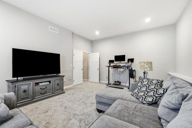 2716 Renaissance Boulevard, Middletown, OH 45005
