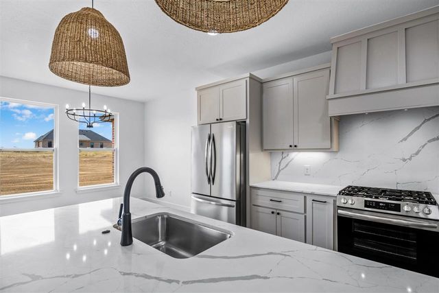 5701 Tadpole Dr, Elgin, OK 73538