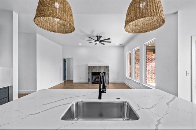 5701 Tadpole Dr, Elgin, OK 73538