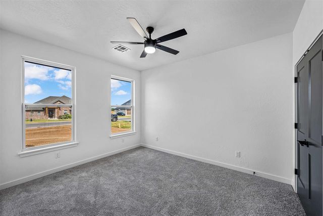 5701 Tadpole Dr, Elgin, OK 73538