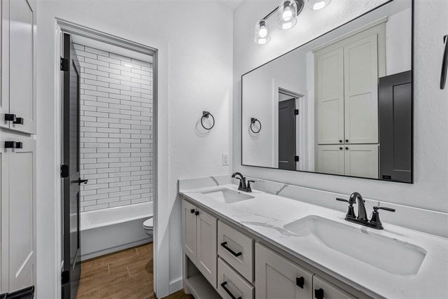 5701 Tadpole Dr, Elgin, OK 73538