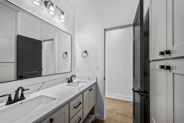 5701 Tadpole Dr, Elgin, OK 73538