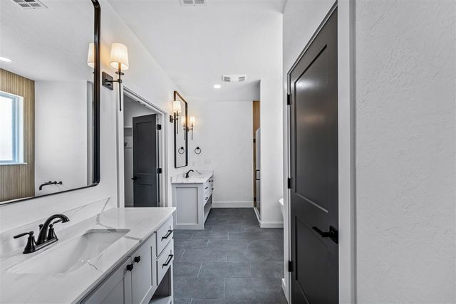 5701 Tadpole Dr, Elgin, OK 73538