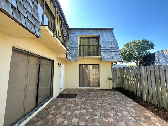 208 Lake Arbor Drive, Palm Springs, FL 33461