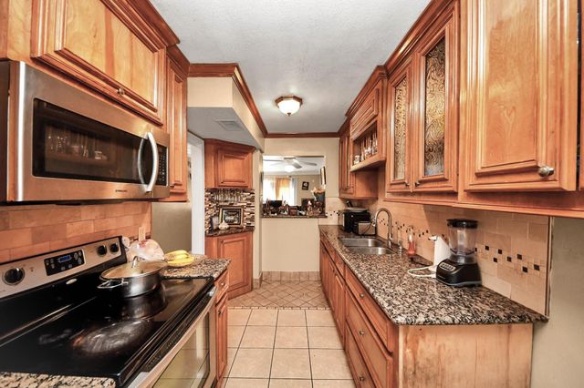 7747 Leonora, Houston, TX 77061