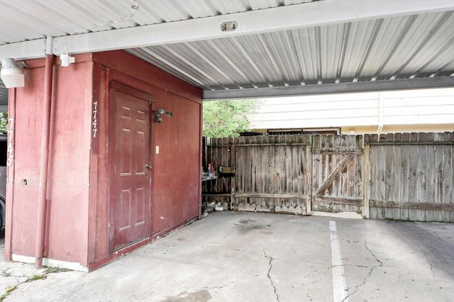 7747 Leonora, Houston, TX 77061