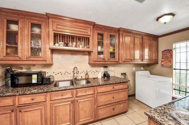 7747 Leonora, Houston, TX 77061