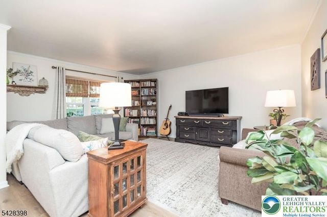 57 Oriole Drive, Other Nj Counties, NJ 07840