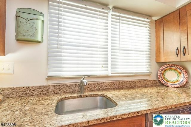 57 Oriole Drive, Other Nj Counties, NJ 07840