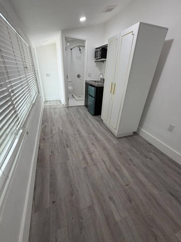 527 NW 91st Street 2, Miami, FL 33150