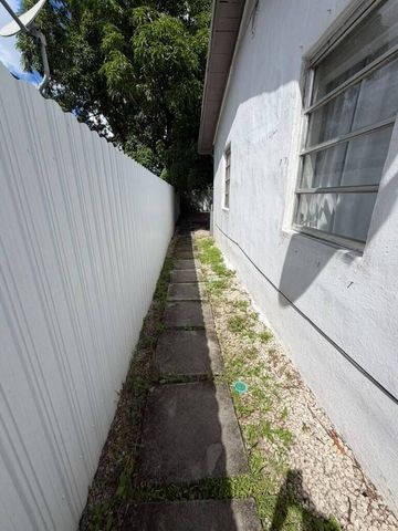 527 NW 91st Street 2, Miami, FL 33150