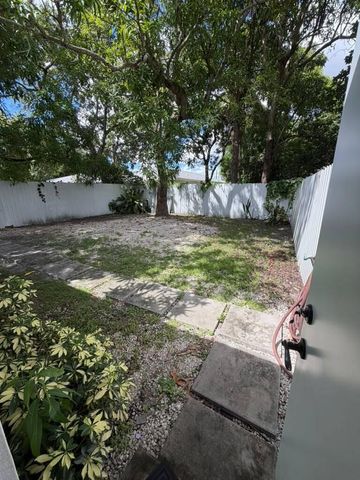 527 NW 91st Street 2, Miami, FL 33150