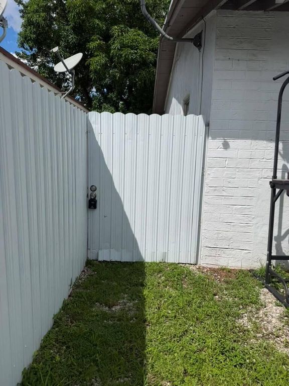 527 NW 91st Street 2, Miami, FL 33150