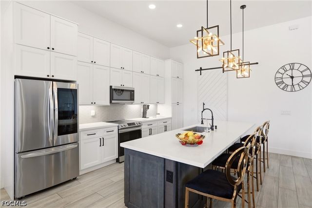 3325 SW 8th CT, Cape Coral, FL 33914