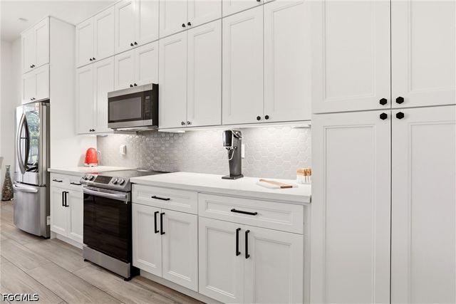 3325 SW 8th CT, Cape Coral, FL 33914