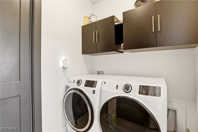 3325 SW 8th CT, Cape Coral, FL 33914