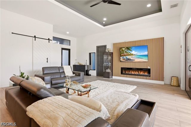 3325 SW 8th CT, Cape Coral, FL 33914