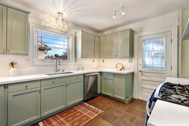 2305 NW 85th Street, Seattle, WA 98117