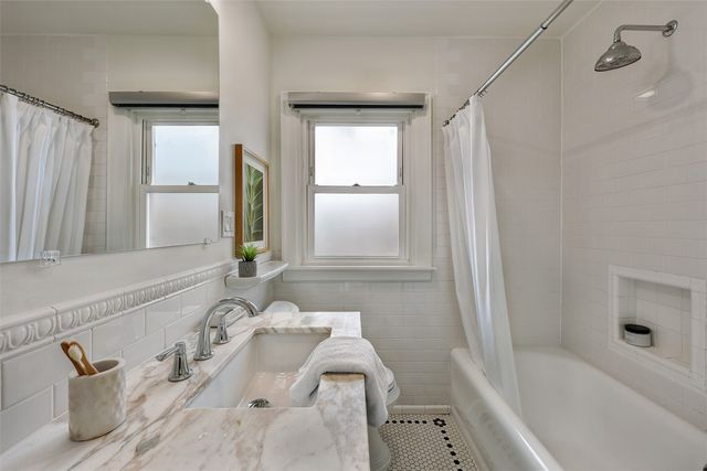 2305 NW 85th Street, Seattle, WA 98117