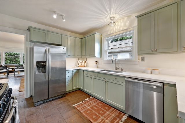 2305 NW 85th Street, Seattle, WA 98117