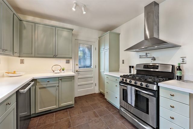 2305 NW 85th Street, Seattle, WA 98117