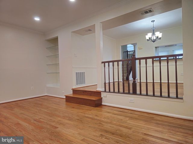 6565 RIVER TWEED LN, Alexandria, VA 22312