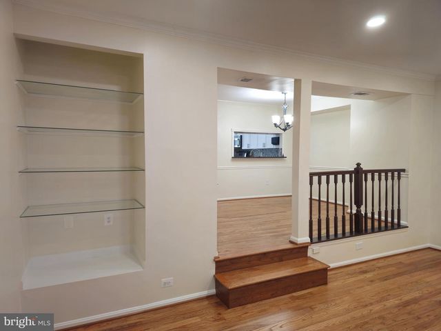 6565 RIVER TWEED LN, Alexandria, VA 22312