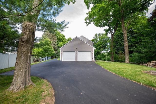 4 Wilder Rd, Leominster, MA 01453