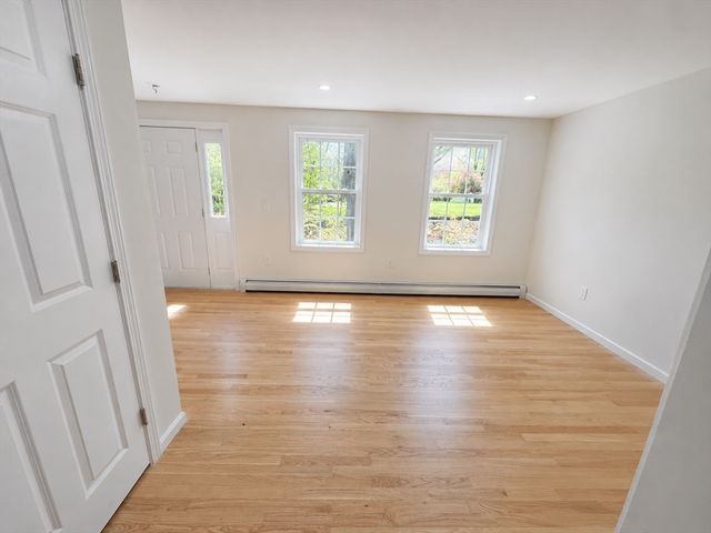 4 Wilder Rd, Leominster, MA 01453