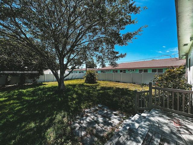 1231 N 16th Ct, Hollywood, FL 33020