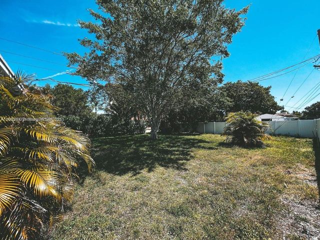 1231 N 16th Ct, Hollywood, FL 33020