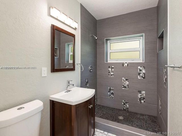 1231 N 16th Ct, Hollywood, FL 33020
