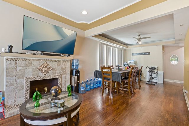 1727 E 83rd Place, Chicago, IL 60617