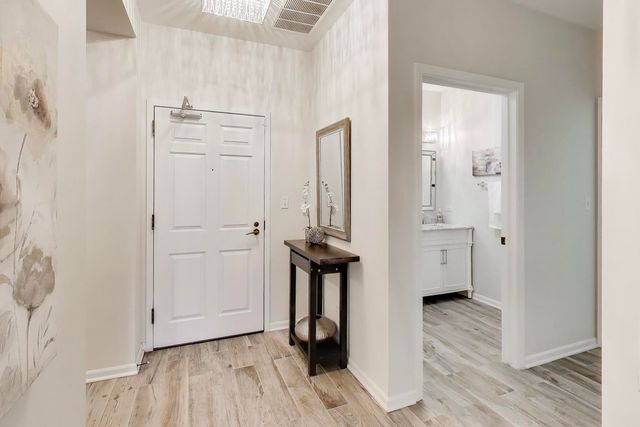 1914 Farnsworth Lane 208, Northbrook, IL 60062