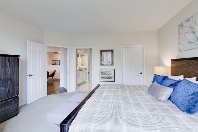 1914 Farnsworth Lane 208, Northbrook, IL 60062