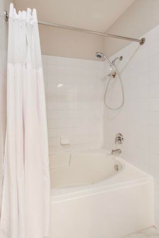 1914 Farnsworth Lane 208, Northbrook, IL 60062