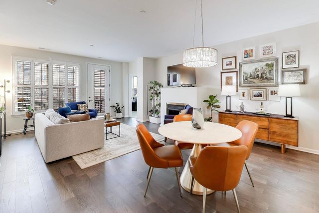 1914 Farnsworth Lane 208, Northbrook, IL 60062