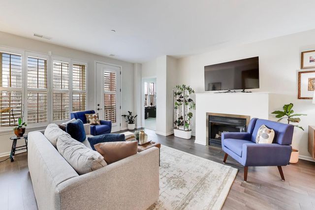 1914 Farnsworth Lane 208, Northbrook, IL 60062