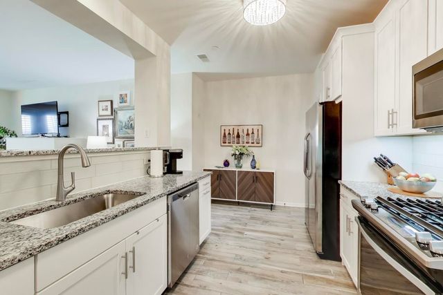 1914 Farnsworth Lane 208, Northbrook, IL 60062