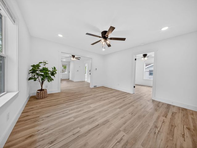 1056 S Jefferson Avenue, Springfield, MO 65807