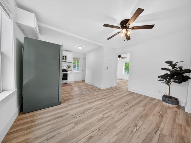1056 S Jefferson Avenue, Springfield, MO 65807