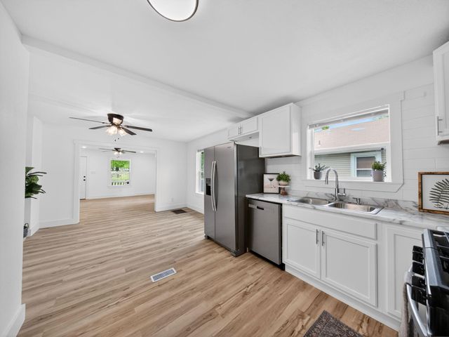 1056 S Jefferson Avenue, Springfield, MO 65807
