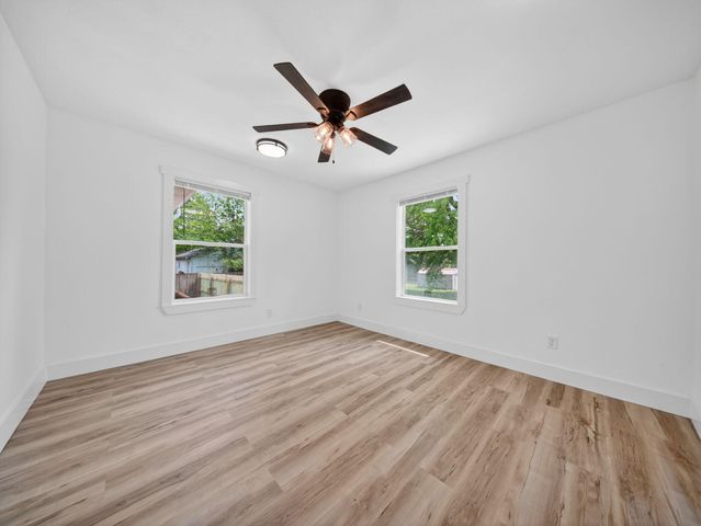 1056 S Jefferson Avenue, Springfield, MO 65807