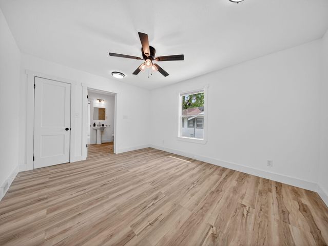 1056 S Jefferson Avenue, Springfield, MO 65807