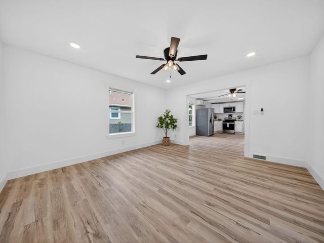1056 S Jefferson Avenue, Springfield, MO 65807