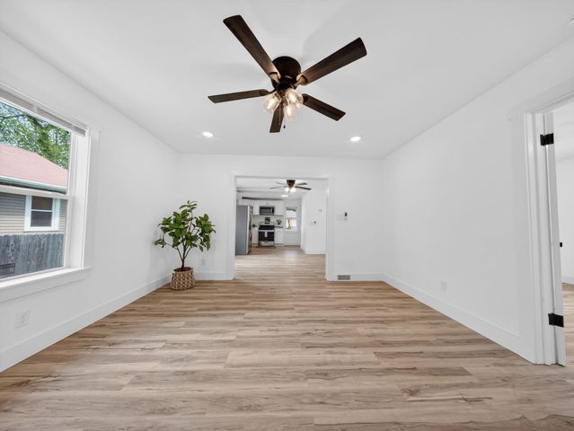 1056 S Jefferson Avenue, Springfield, MO 65807