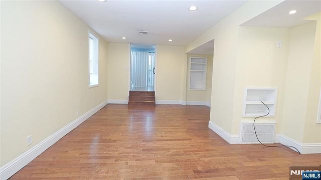 186 School Street, Northvale, NJ 07647