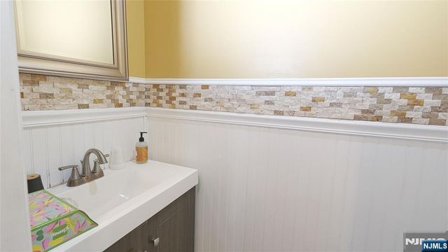 186 School Street, Northvale, NJ 07647