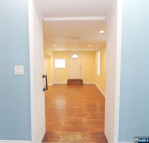 186 School Street, Northvale, NJ 07647