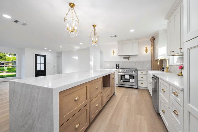 10814 Moonlight Dr Drive, Houston, TX 77096